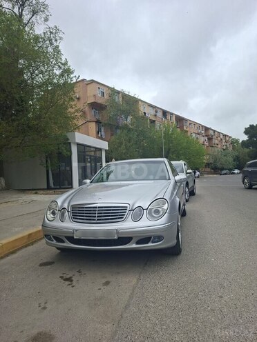 Mercedes E 240-1