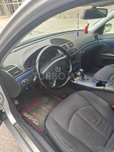 Mercedes E 240-5
