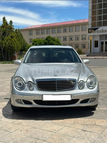 Mercedes E 240-1