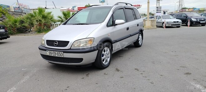 Opel Zafira-1