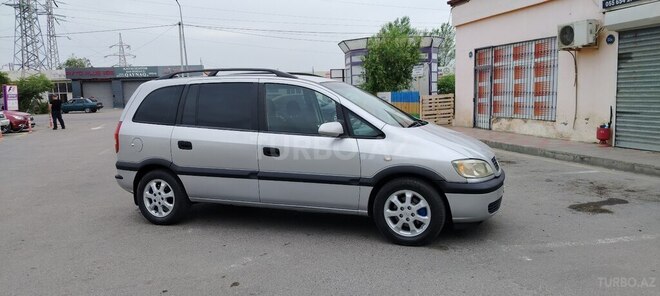 Opel Zafira-5
