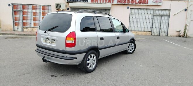 Opel Zafira-6