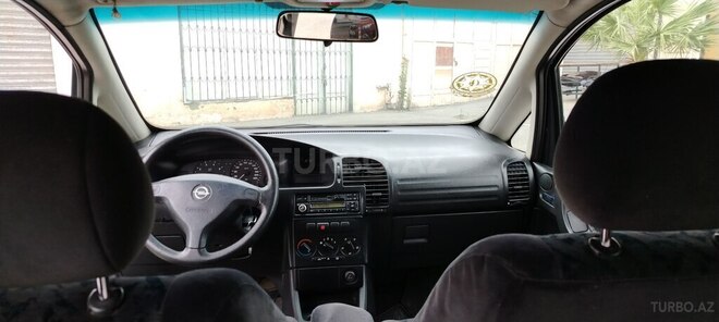 Opel Zafira-10