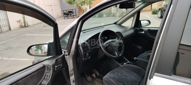 Opel Zafira-9