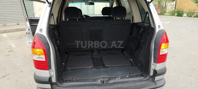 Opel Zafira-11