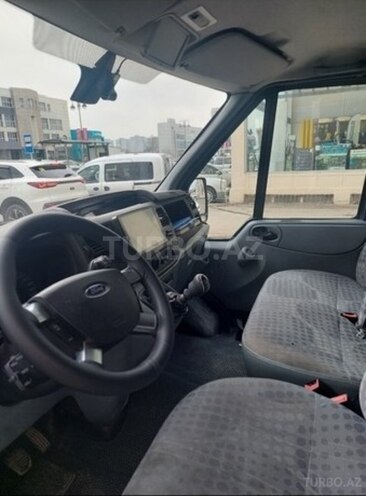 Ford Transit-3