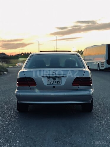 Mercedes E 320-5
