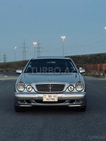 Mercedes E 320-1