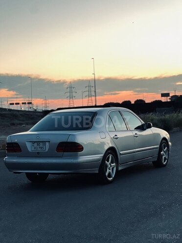 Mercedes E 320-4