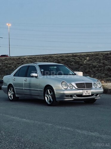 Mercedes E 320-3