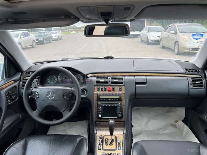 Mercedes E 320-7