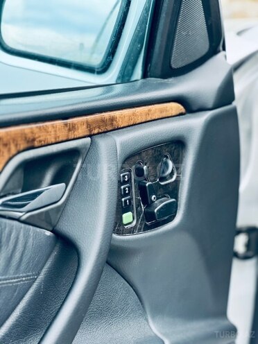 Mercedes E 320-8