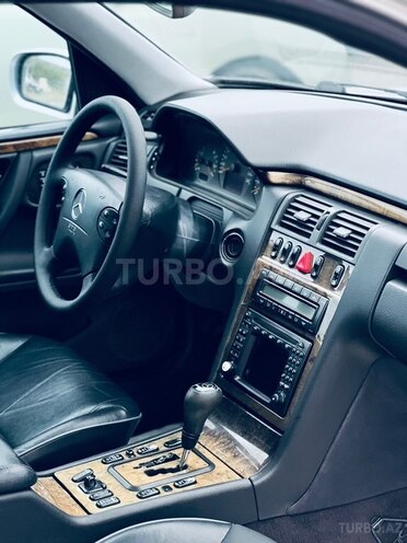 Mercedes E 320-10