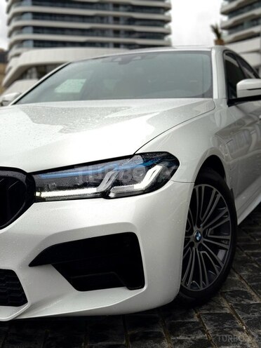 BMW 530e-4