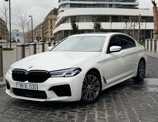 BMW 530e-7