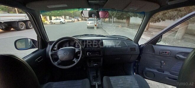 Toyota RAV4-8