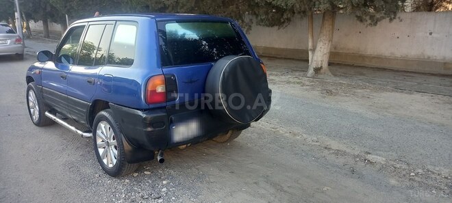 Toyota RAV4-15