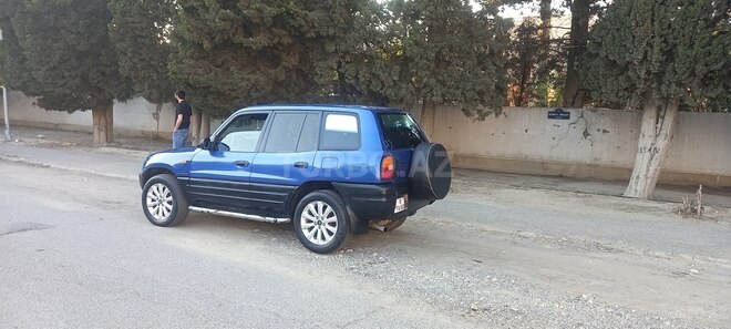 Toyota RAV4-16