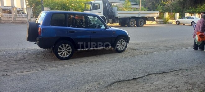 Toyota RAV4-12
