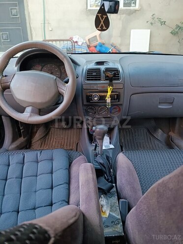 Hyundai Accent-5