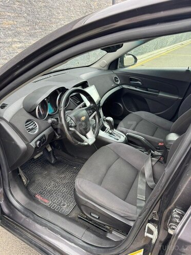 Chevrolet Cruze-12
