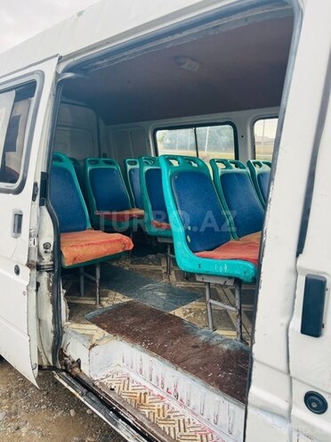 Ford Transit-4