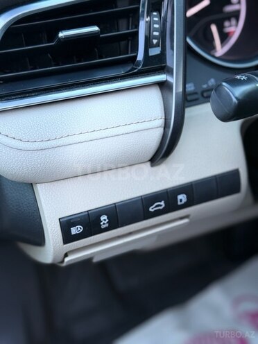 Toyota Camry-8