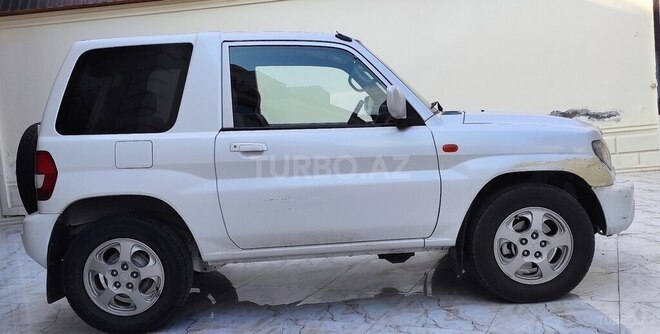 Mitsubishi Pajero io-3