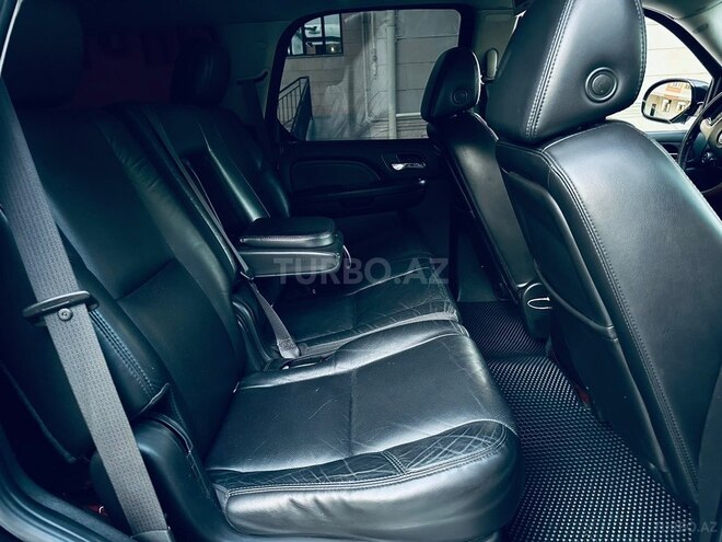 Cadillac Escalade-17