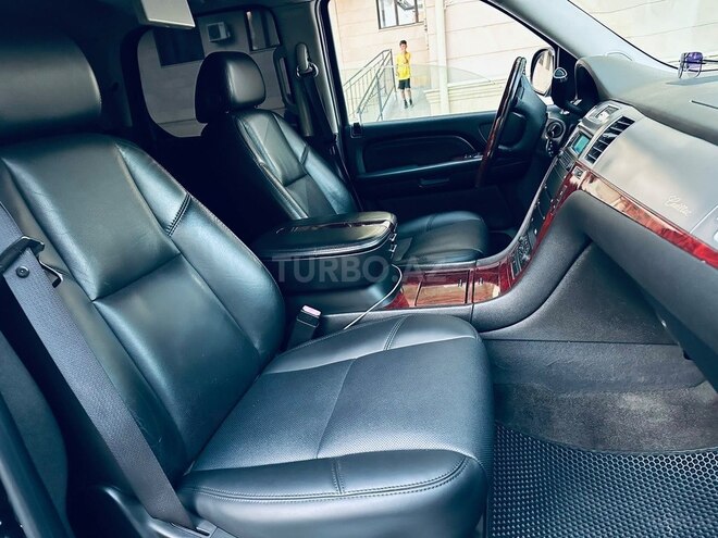 Cadillac Escalade-15