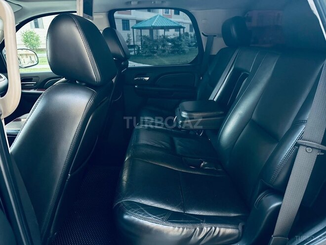 Cadillac Escalade-12