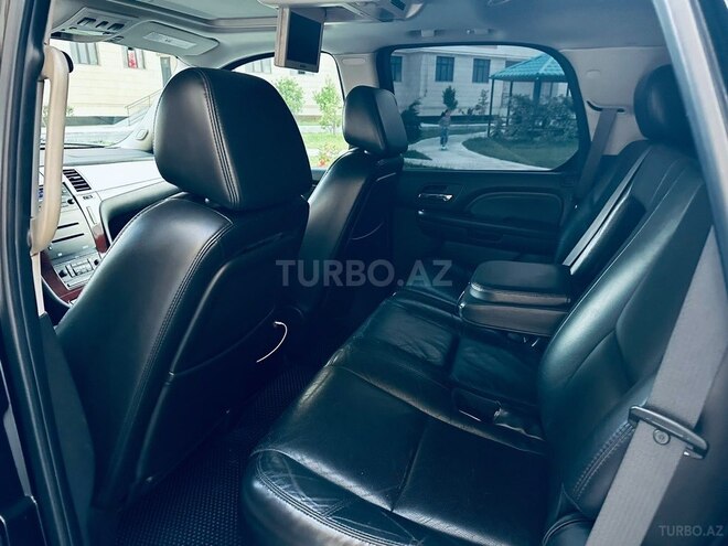 Cadillac Escalade-13