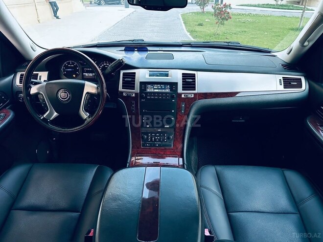 Cadillac Escalade-18