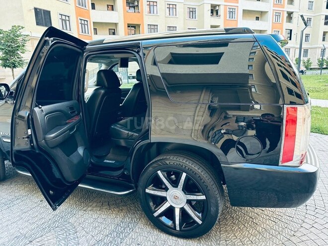 Cadillac Escalade-20