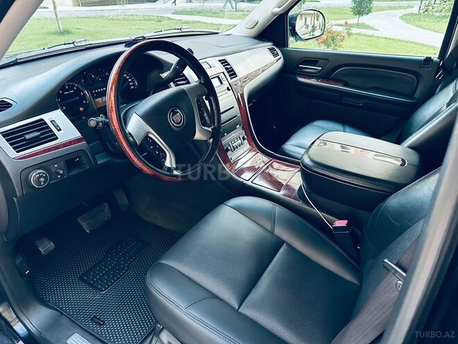 Cadillac Escalade-10