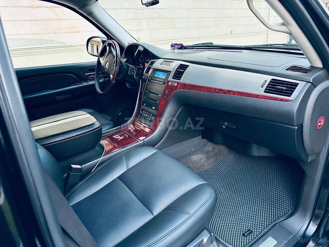 Cadillac Escalade-14