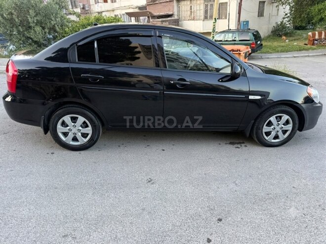 Hyundai Accent-4
