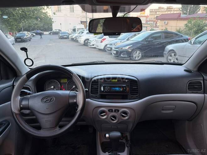 Hyundai Accent-10