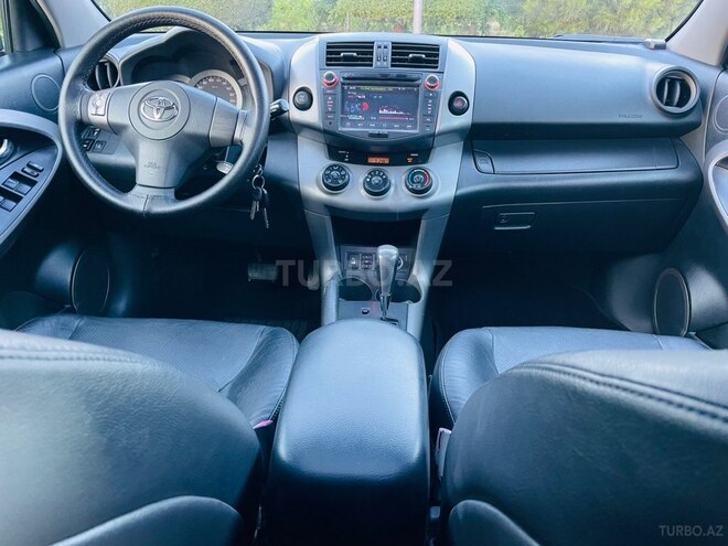 Toyota RAV4-17