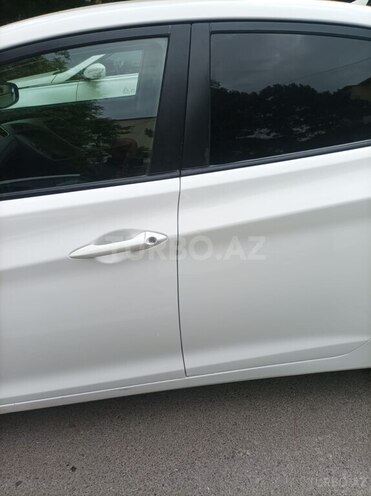 Hyundai Elantra-7