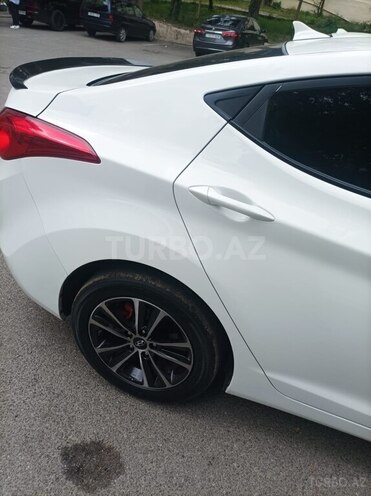 Hyundai Elantra-2