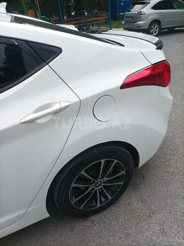 Hyundai Elantra-11