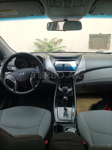 Hyundai Elantra-14