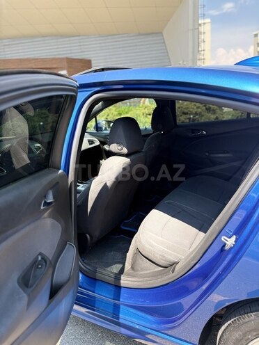 Chevrolet Cruze-12