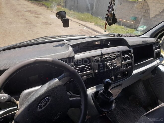 Ford Transit-8