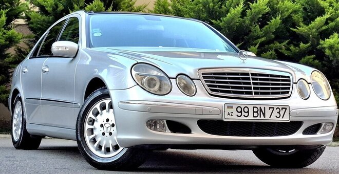 Mercedes E 240-1