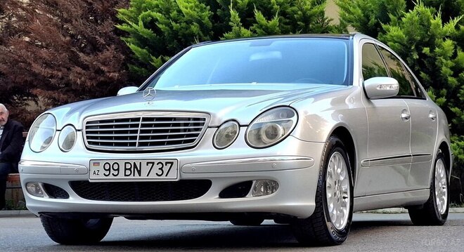 Mercedes E 240-4