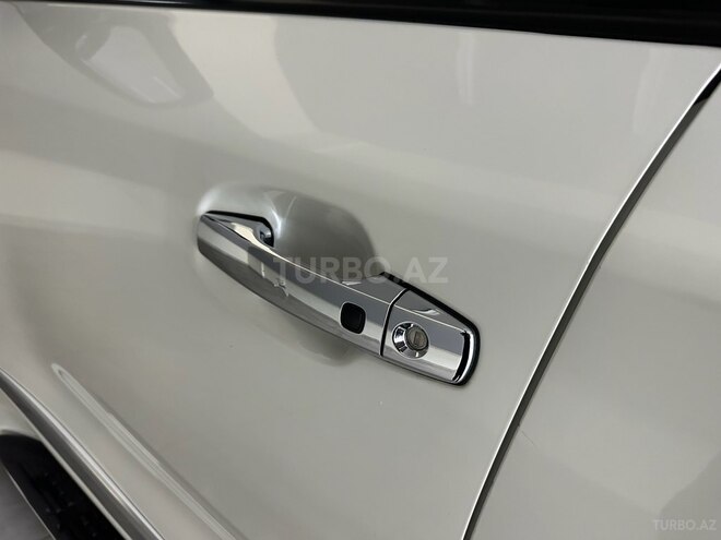 Toyota Land Cruiser-32