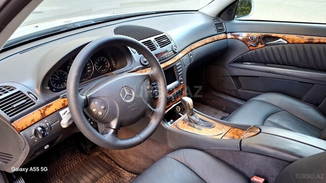Mercedes E 240-13