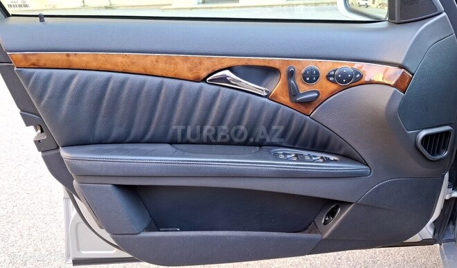 Mercedes E 240-18